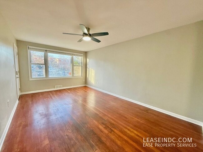 Photo - 4407 2nd St NE Unidad #1