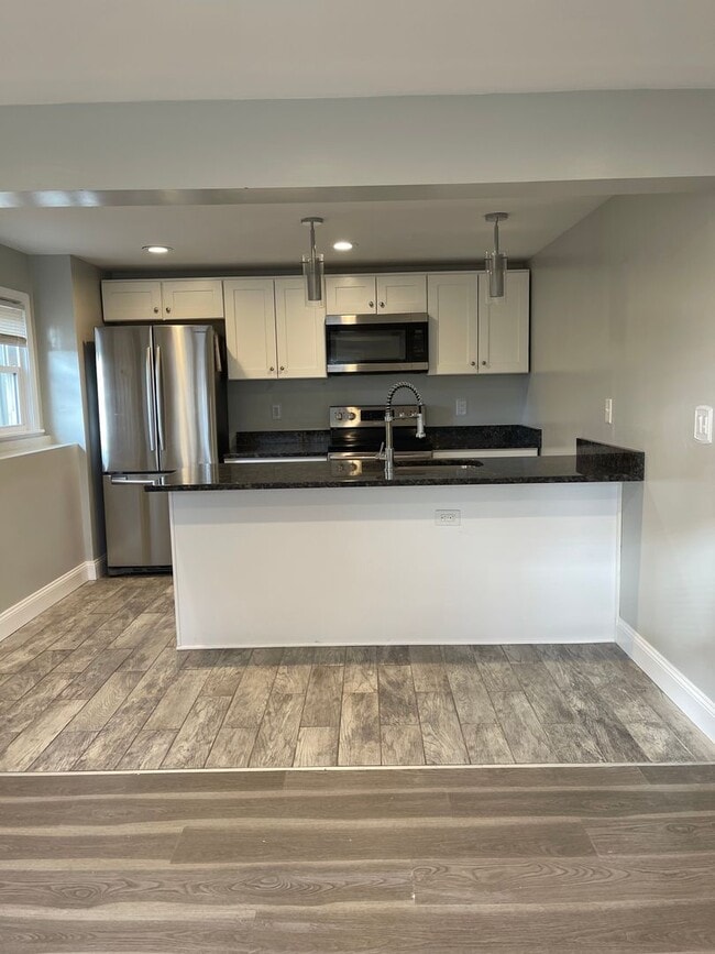 Building Photo - 1559 Smith St Unit #2