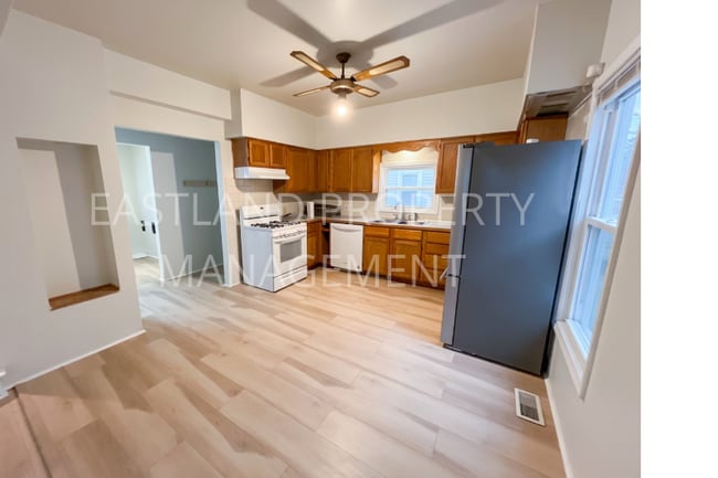 Photo - 1966 Burr St