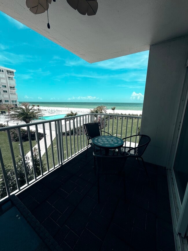 Photo - 3443 Gulf Shore Blvd N Unidad 205