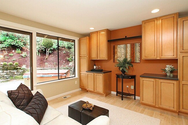 Photo - 4bd/2.5ba Bellevue Home
