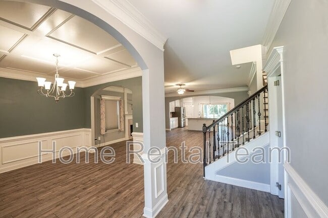 Photo - 425 Wicklow Dr