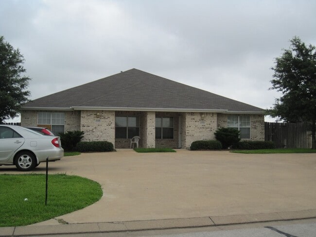 Building Photo - 2337-2339 Antelope Unit 2337