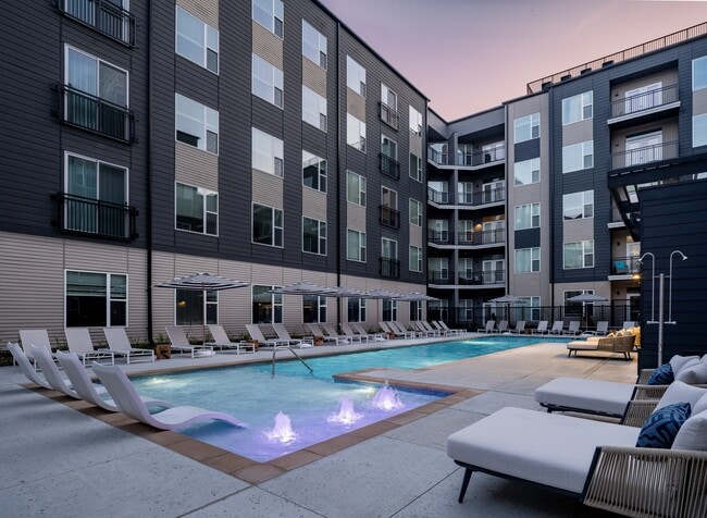 Building Photo - Logic at White Oak