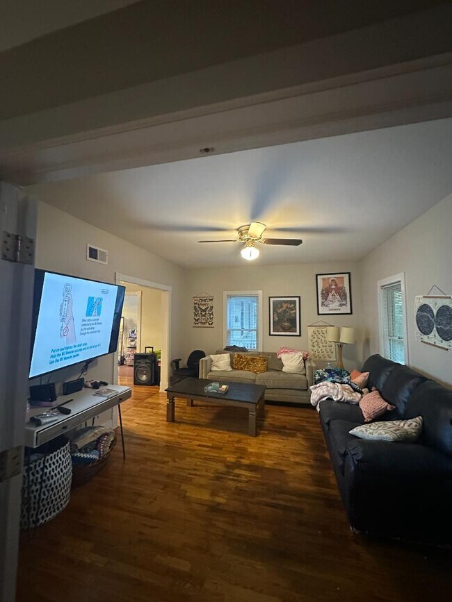 Photo - 813 Maine St