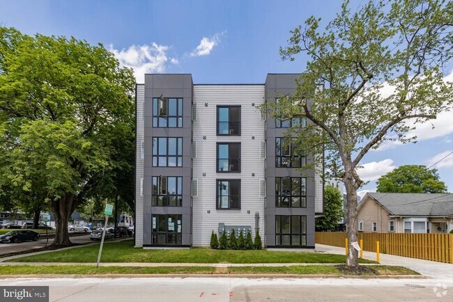 Building Photo - 2601 30th St NE Unit 8 Rental