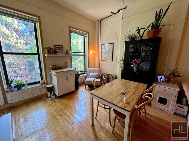 Photo - 2BR 2BA Brownstone On Clinton Hill Bedstuy Border Unit 3