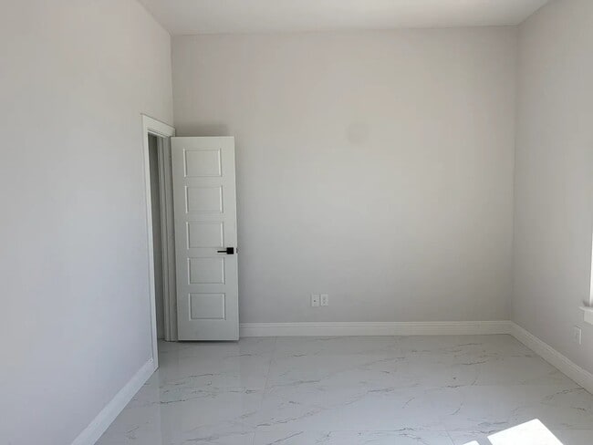 Photo - 1832 Noble Ct