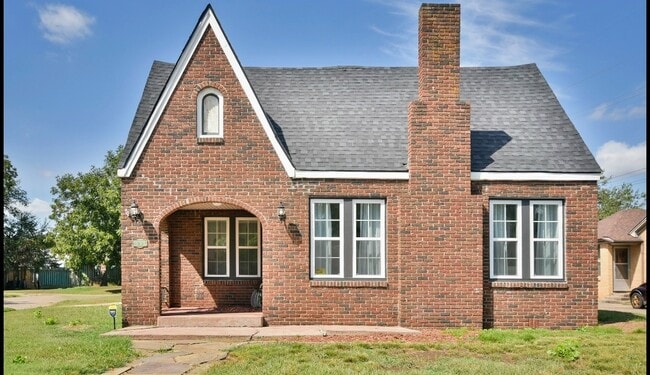 Photo - 1001 W Hackberry Ave