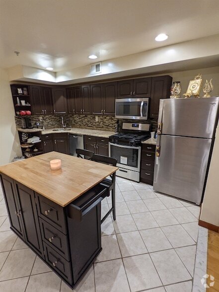 Building Photo - 910 Summit Ave Unit 301 Rental