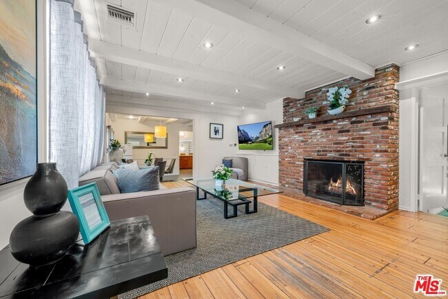 Photo - 23057 Sylvan St