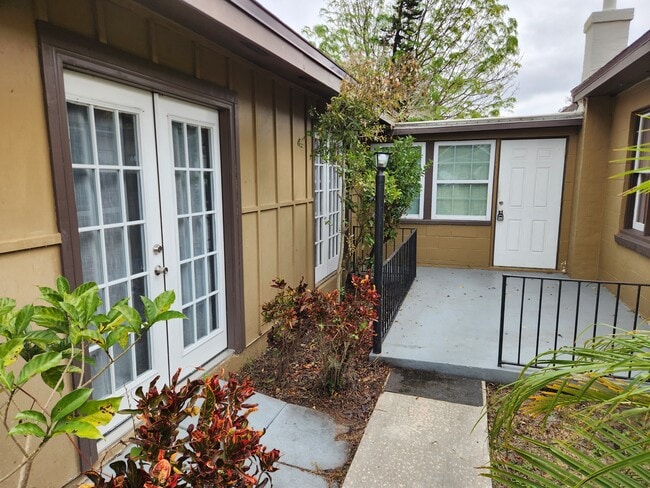 Building Photo - 4425 Fairview Ave