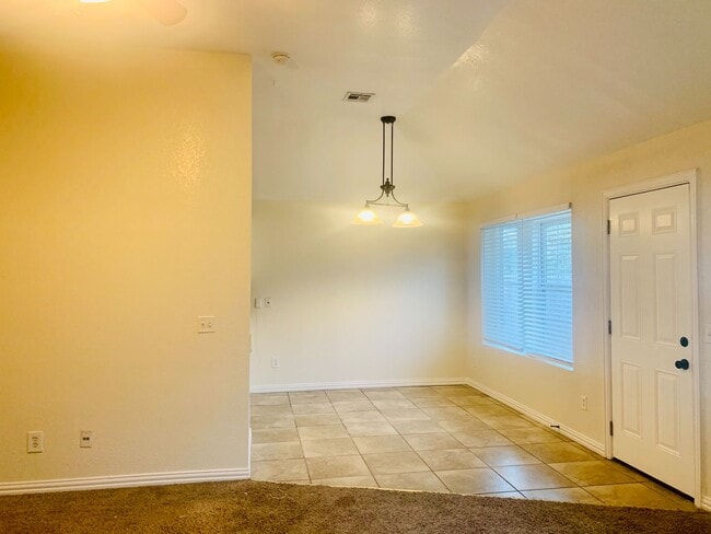 Photo - Beautiful 3 bed, 2 bath home in Noble!--12...
