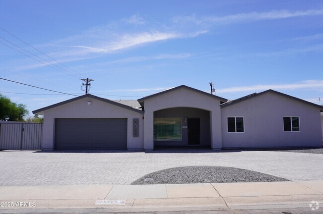 Building Photo - 8355 E Palm Ln Rental
