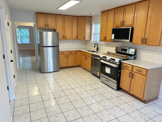 2015 W Summerdale Ave