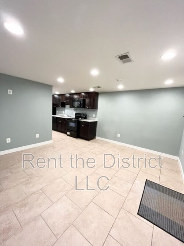 Photo - 421 Newton Pl NW Unidad 2