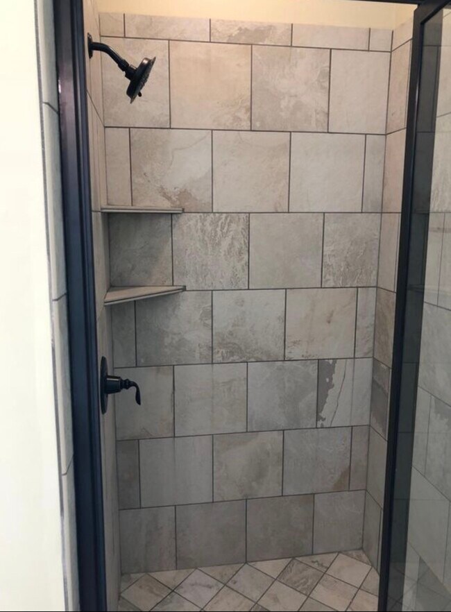 Photo - 1117 Runningvine Ln