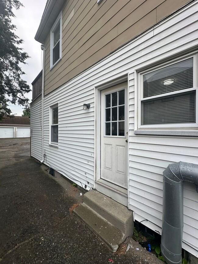 Photo - 92-94 Waltham Street, Watertown, MA Unidad 92-4