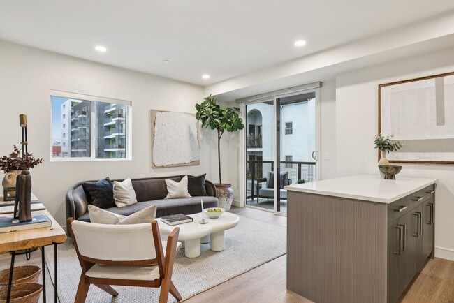 2 BD 1 BA - 776sf