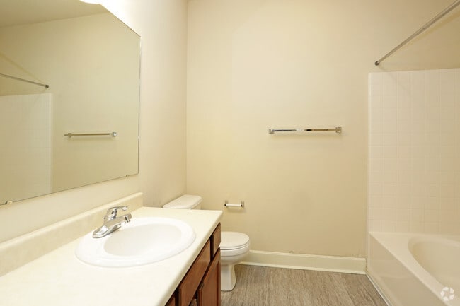 1BR + Den, 1BA - The Ashley/975 SF - Bathroom