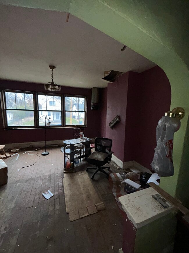 Photo - 351 Lagro Ave