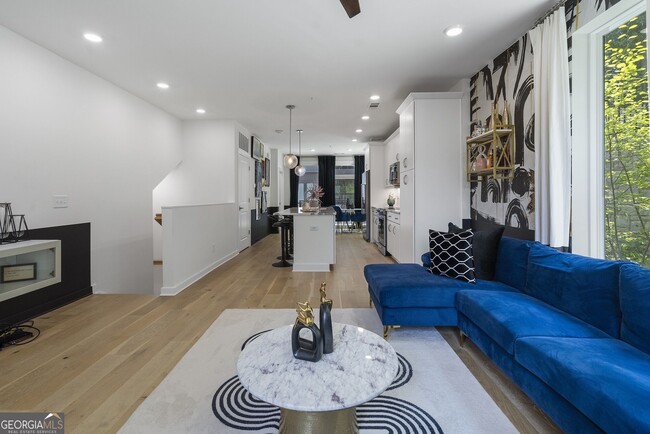 Photo - 371 Pratt Dr SE