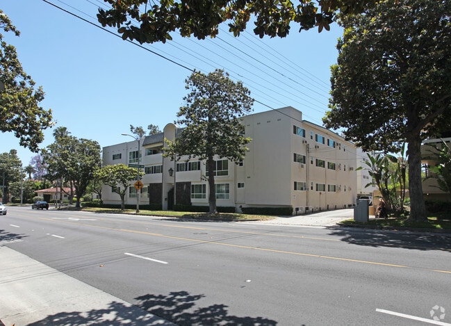 Building Photo - 9160 Beverly Blvd