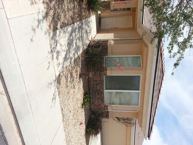 Building Photo - Sun River 2 Bedroom 2 Bath Rental