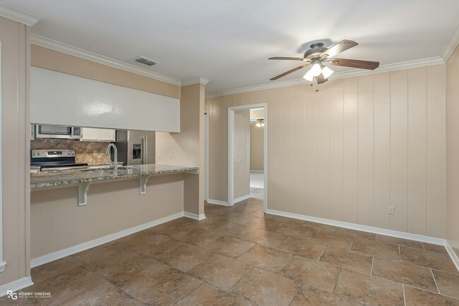 Building Photo - 10142 Carlsbad Dr