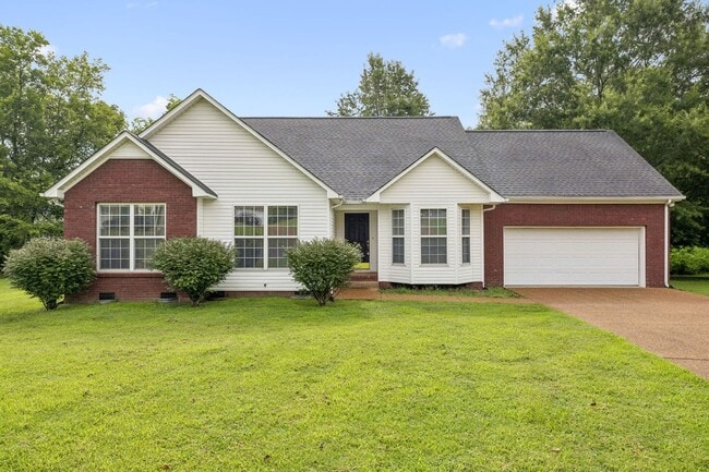 Building Photo - 3BR/2BA + Bonus room, home in Thompsons Station, TN