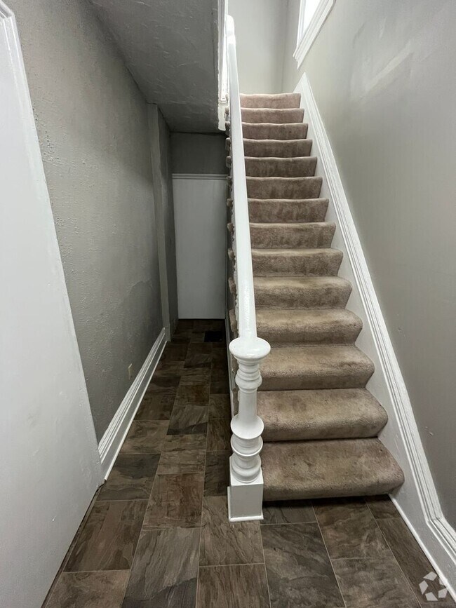 Building Photo - 512 E Masterson Ave Unit Apt 201