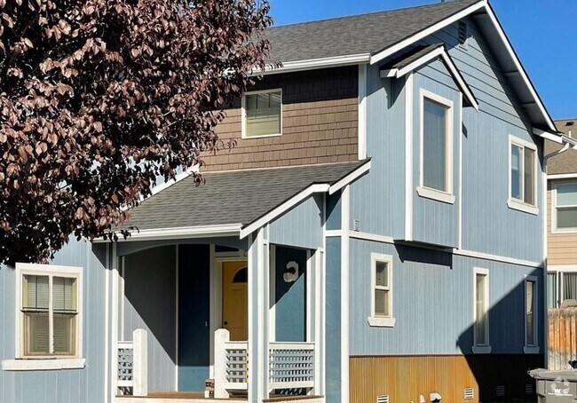 Building Photo - 2104 N Yellowstone St Rental