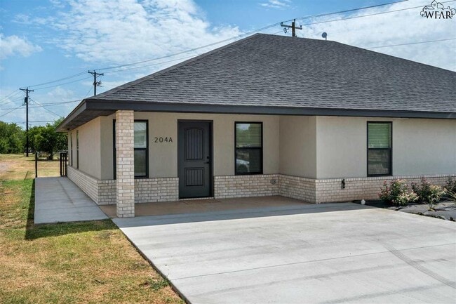 Building Photo - 204 E South St Rental