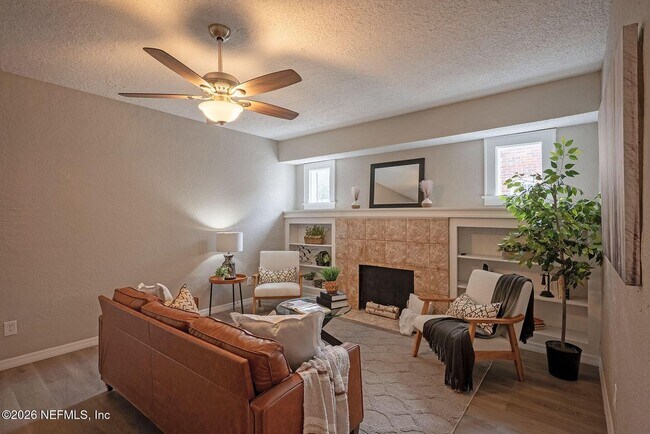 Photo - 325 Alder St