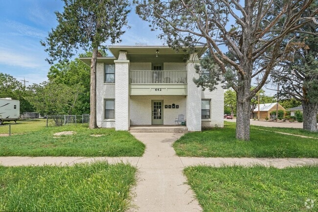 Building Photo - 642 Beech St Unit 2 Rental