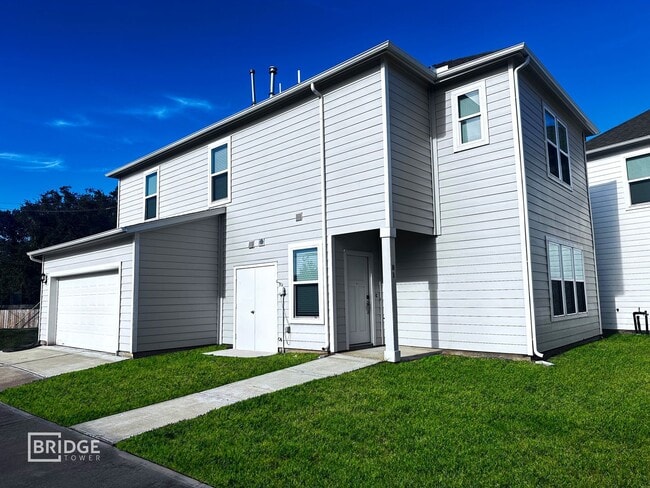 Building Photo - AMHERST PLAN