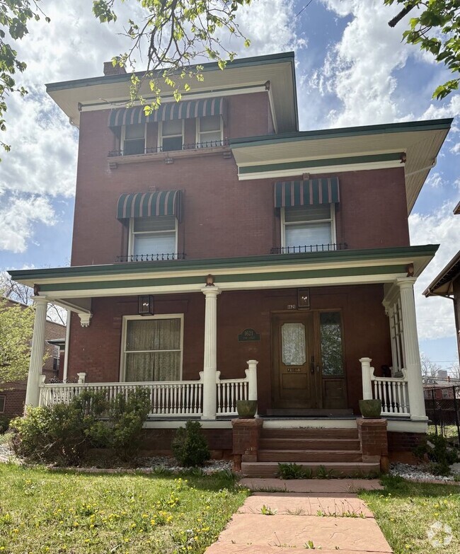 Building Photo - LOCATION! Furnished (can come non-furnish... Rental