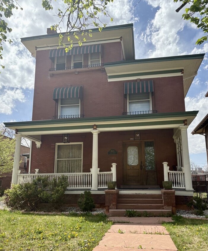LOCATION! Furnished (can come non-furnish... - LOCATION!  Furnished (can come non-furnish...