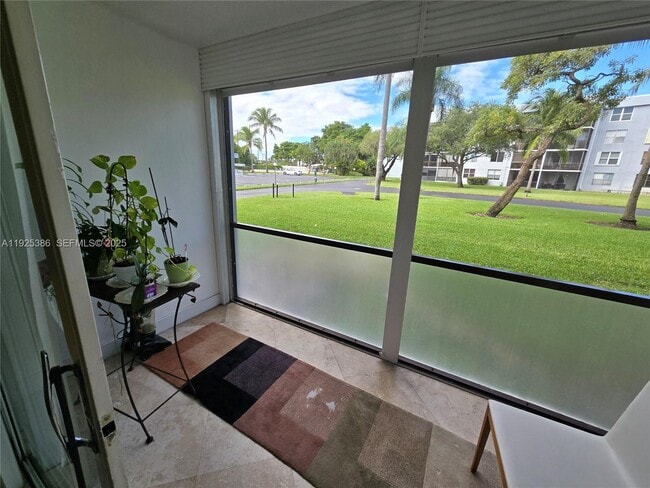 Photo - 114 Royal Pk Dr Unit 1B