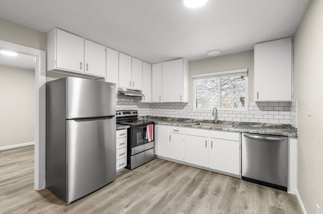 Kitchen - 2104 Rosamond Ave Apt 3