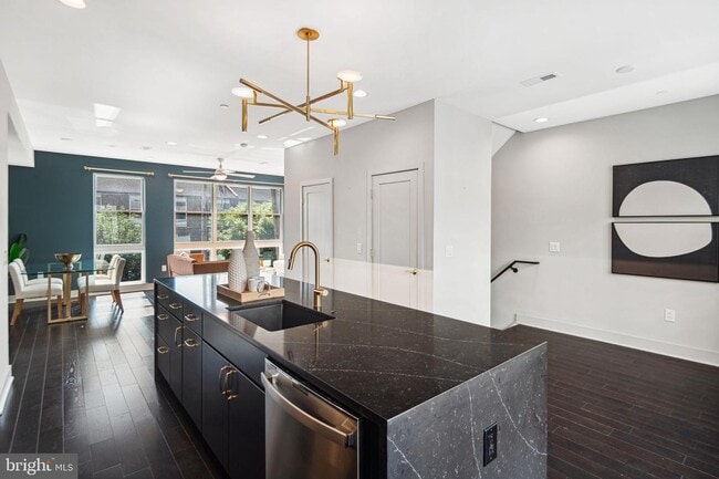 Photo - 670 N 13th St