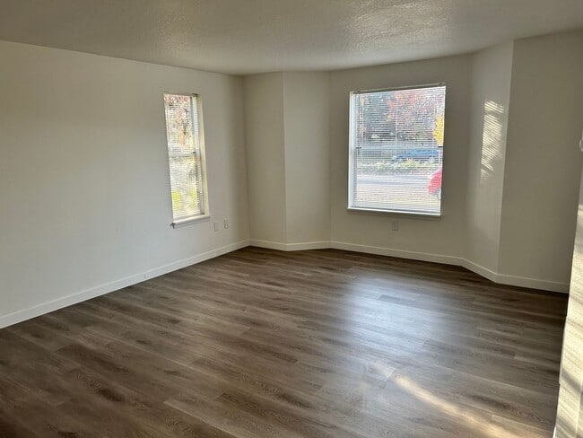 Photo - Large 2 Bed Duplex with Walk In Closets/Pr...