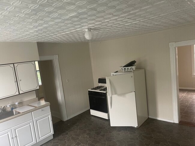 Kitchen - 1211 City St Unit 2