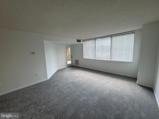 Building Photo - 10101 Grosvenor Pl Unit 603