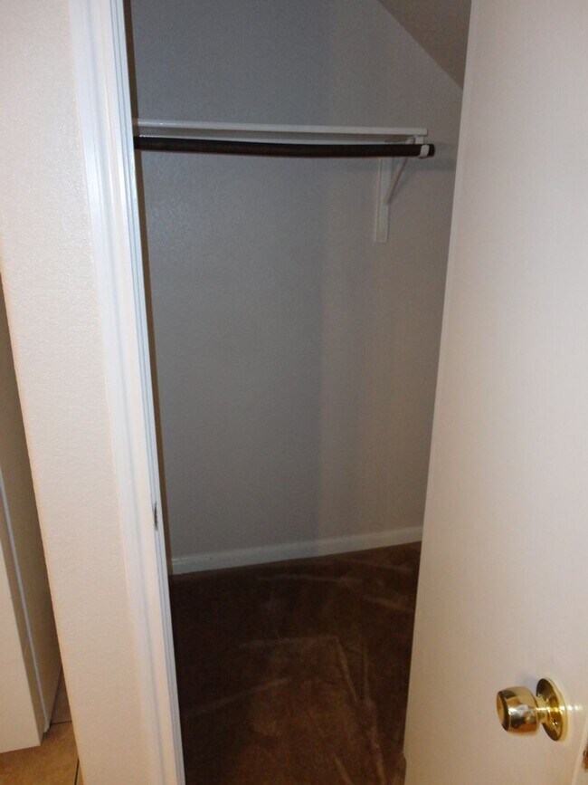 Photo - Nice 4 bedroom house close to down town!