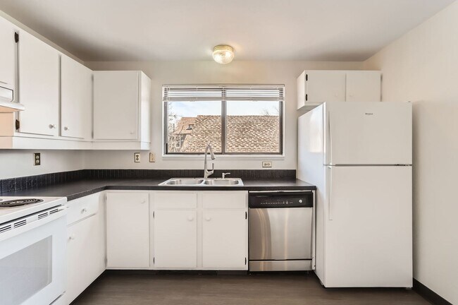 Photo - Updated 2 BED/1 BATH Boulder Condo in Shan... Unit B10