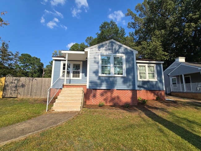 Building Photo - 2801 Oak St Rental