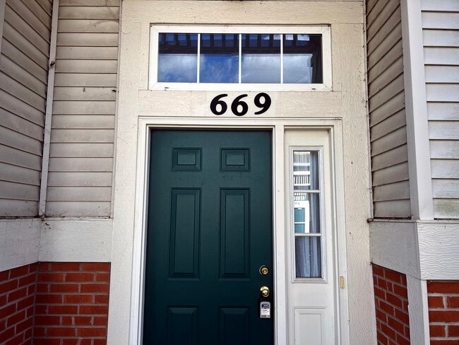 Photo - 669 S Rosehall Ln