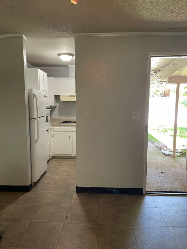 Photo - 2BR/1BA - Duplex located off of South Mill...
