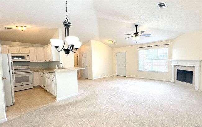 Photo - 1684 Hawthorne Ln